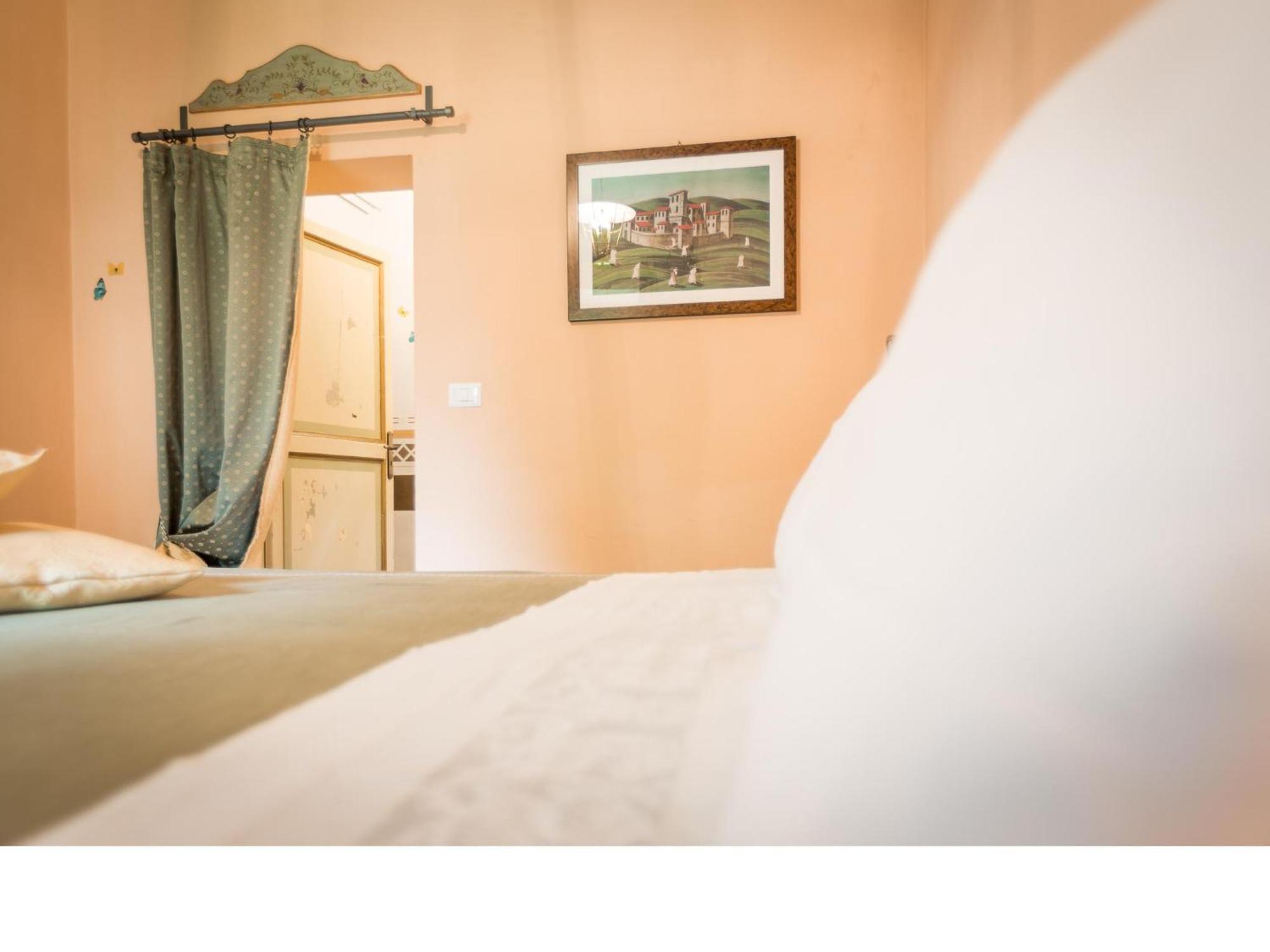 مبيت وإفطار Sant'Enea Casa Fiorita الغرفة الصورة