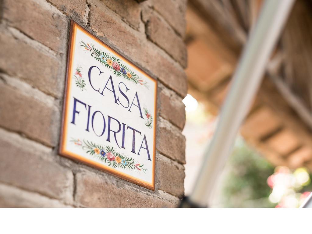 مبيت وإفطار Sant'Enea Casa Fiorita المظهر الخارجي الصورة